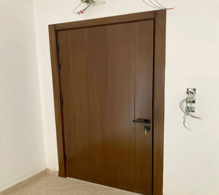 دهان الأبواب والنوافذ